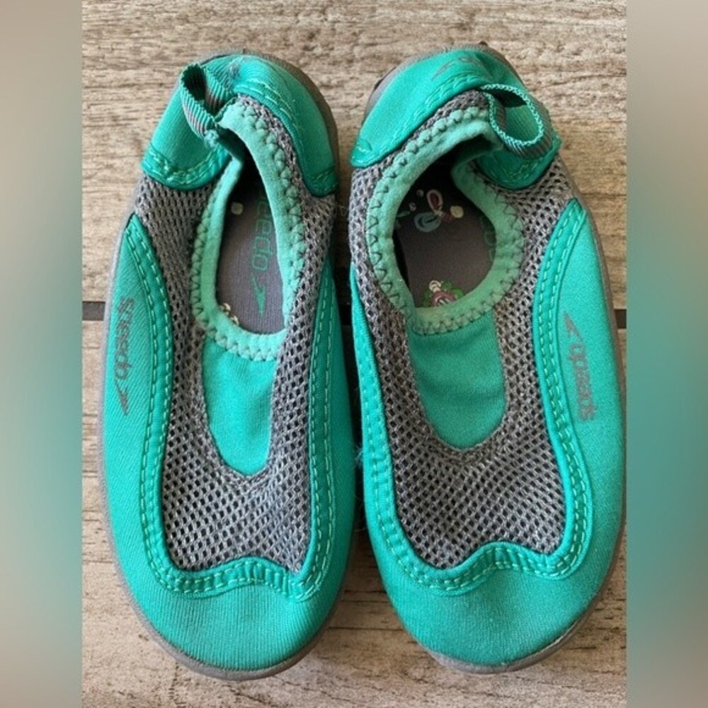 Speedo all gender aqua color water beach ocean shoes size M 7/8